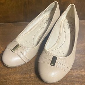 Lifestride dress shoes